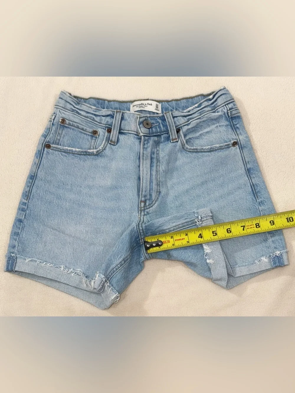 Abercrombie & Fitch Baggy Mid Rise Denim Shorts Size 24/00 Light Wash Raw Hem